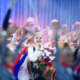 Алина Кабаева поет